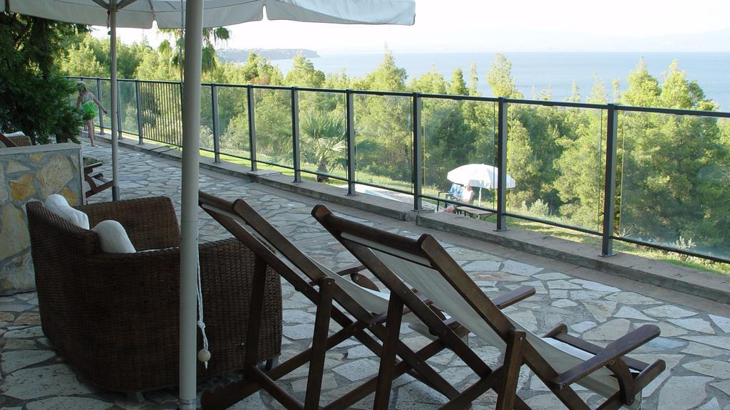Paressa Villas Nea Fokea Room photo